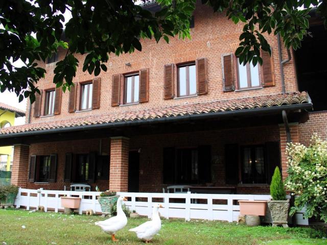 Rustici e casali in vendita di 320 m² in Via G. Mera, 8