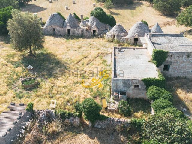 Rustici e casali in vendita di 320 m² in Via Giovanni Paisiello