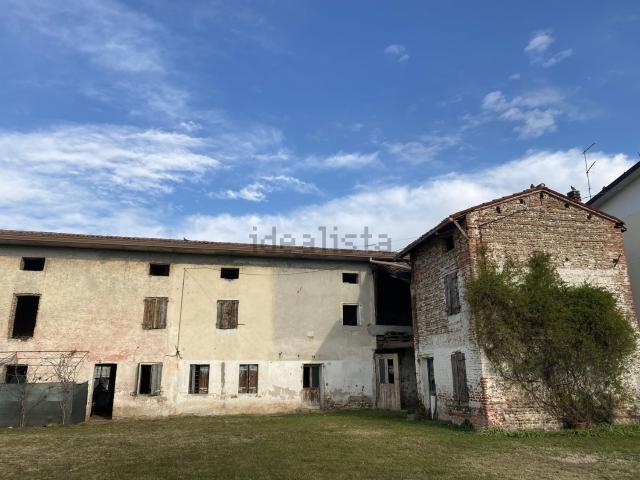 Rustici e casali in vendita di 320 m² in Via Iolanda