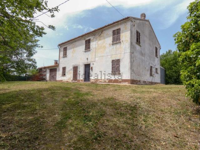 Rustici e casali in vendita di 320 m² in Via Palazzo, 4