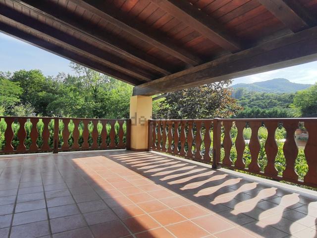 Rustici e casali in vendita di 320 m² in Via Romana