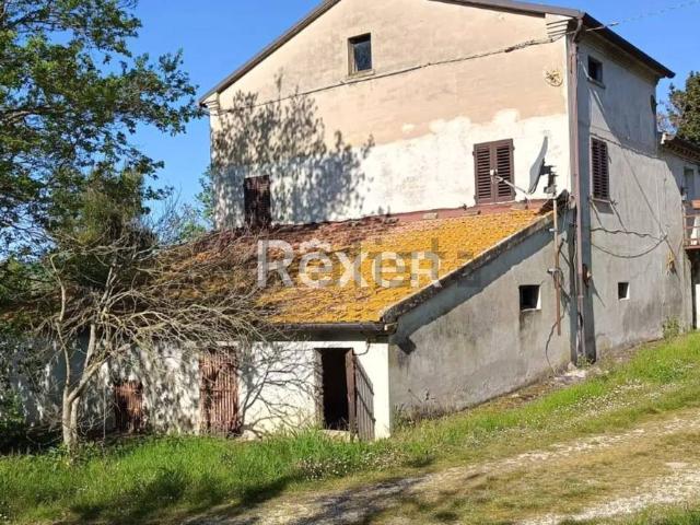 Rustici e casali in vendita di 320 m² in Via San Bartolo