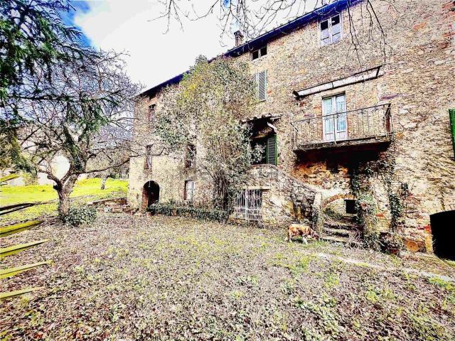 Rustici e casali in vendita di 321 m² in Piazza Lama, 22