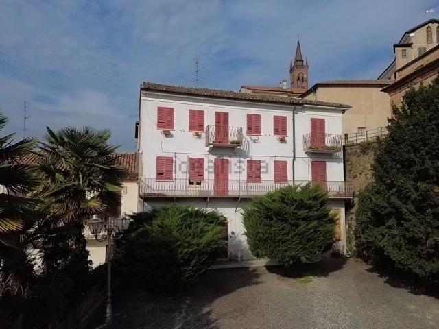 Rustici e casali in vendita di 322 m² in Piazza Giuseppe Garibaldi, 2