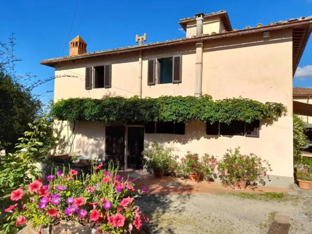 Rustici e casali in vendita di 323 m²