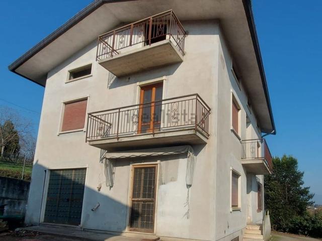 Rustici e casali in vendita di 323 m² in Via Venezia