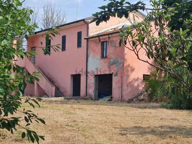 Rustici e casali in vendita di 334 m²