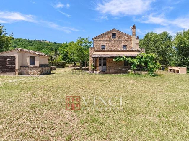 Rustici e casali in vendita di 335 m² in Corso Giacomo Matteotti