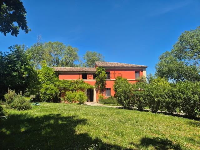 Rustici e casali in vendita di 335 m² in Via Ripa