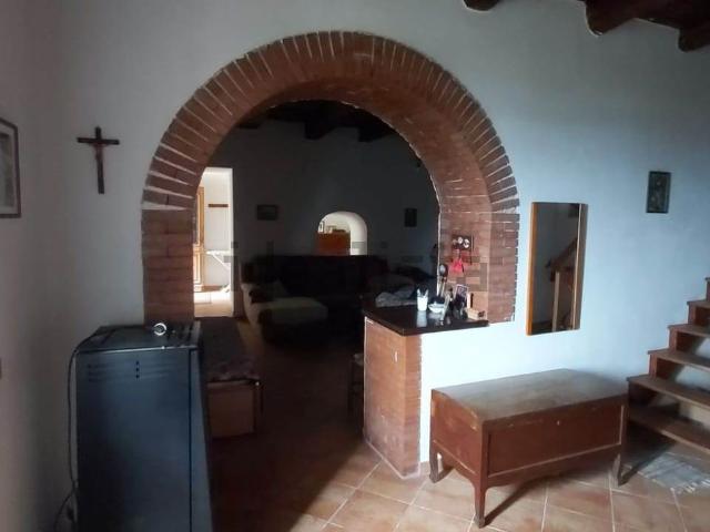 Rustici e casali in vendita di 335 m² in Via Torrente Regina, 6