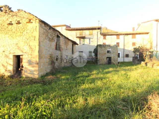 Rustici e casali in vendita di 336 m² in Strada Quinzo