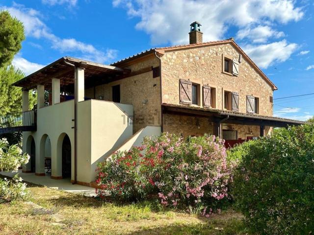 Rustici e casali in vendita di 337 m²