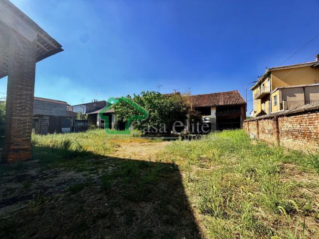 Rustici e casali in vendita di 338 m² in Via Lodigiani Lelia