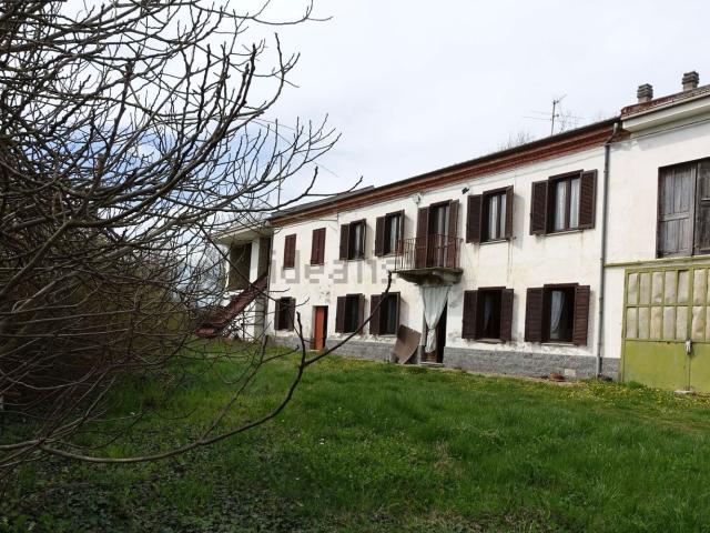 Rustici e casali in vendita di 330 m²
