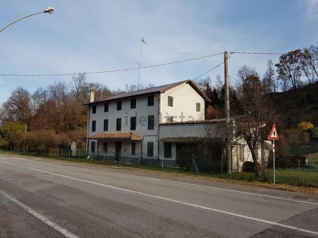 Rustici e casali in vendita di 330 m²