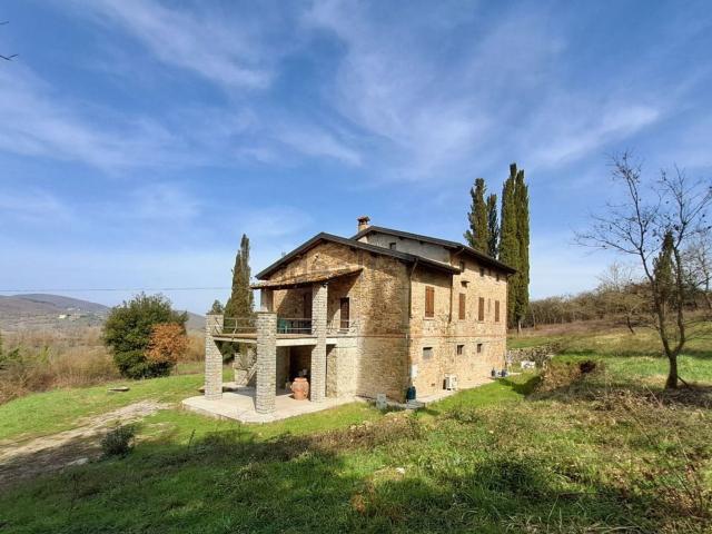 Rustici e casali in vendita di 330 m²