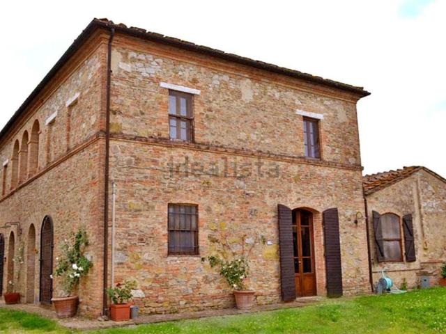 Rustici e casali in vendita di 330 m²