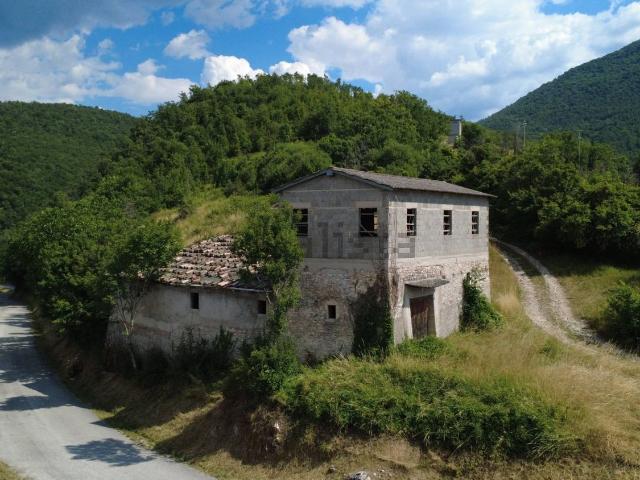 Rustici e casali in vendita di 330 m²