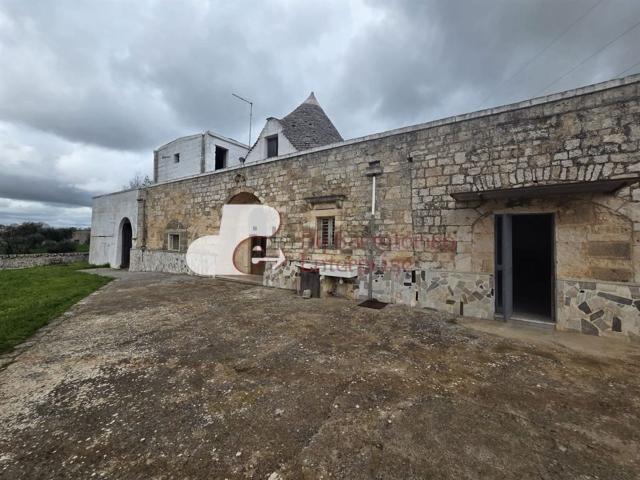 Rustici e casali in vendita di 330 m² in Contrada Capitolo
