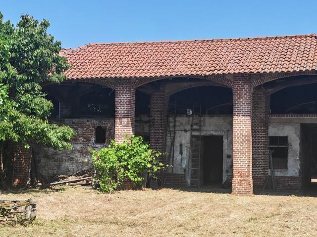 Rustici e casali in vendita di 330 m² in Circonvallazione est