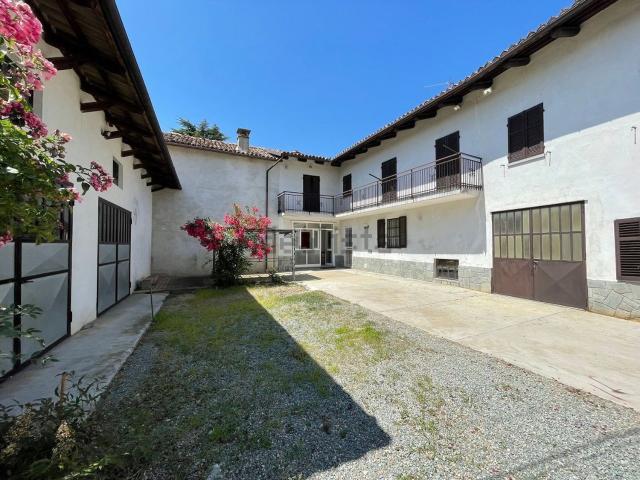 Rustici e casali in vendita di 330 m² in Strada San Carlo, 17