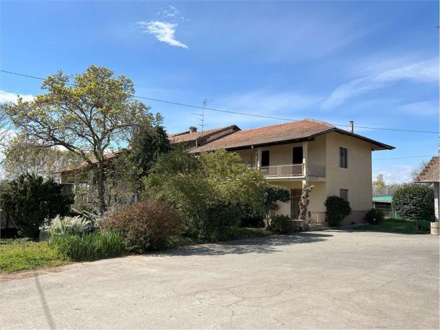 Rustici e casali in vendita di 330 m² in Strada Vicinale Perucca, 1