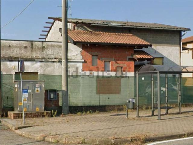 Rustici e casali in vendita di 330 m² in Via A. Manzoni, 2