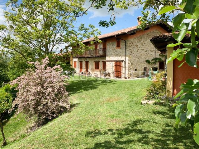 Rustici e casali in vendita di 330 m² in Via Al Forte