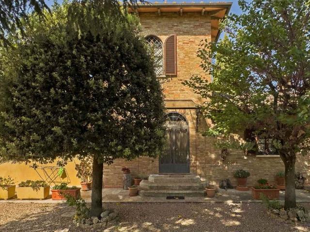 Rustici e casali in vendita di 330 m² in Via del Corniolo, 8
