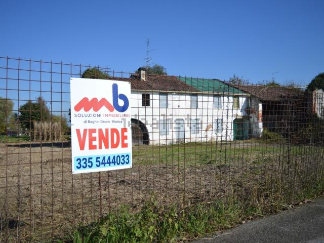Rustici e casali in vendita di 330 m² in Via Formigaro