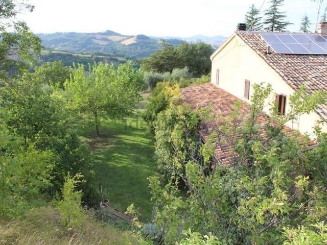 Rustici e casali in vendita di 330 m² in Via San Bernardino