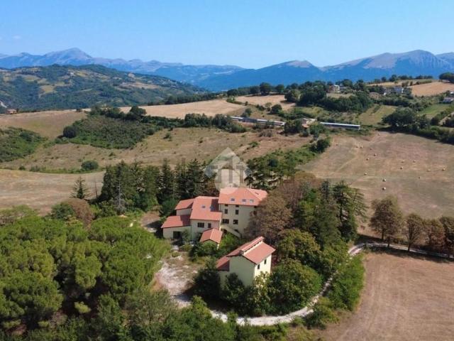 Rustici e casali in vendita di 3330 m² in Via del Grillo