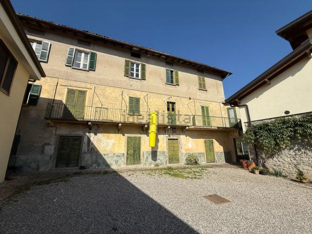 Rustici e casali in vendita di 333 m² in Via Nicolò Tommaseo