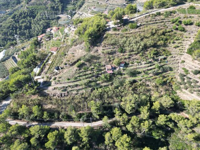 Rustici e casali in vendita di 33 m² in Strada Pini, 38