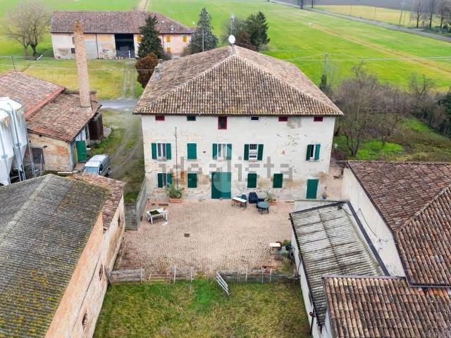 Rustici e casali in vendita di 344 m² in Via Giuseppe Mazzini, 1
