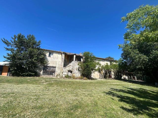 Rustici e casali in vendita di 345 m²