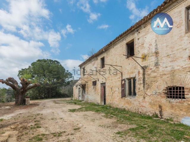 Rustici e casali in vendita di 345 m²