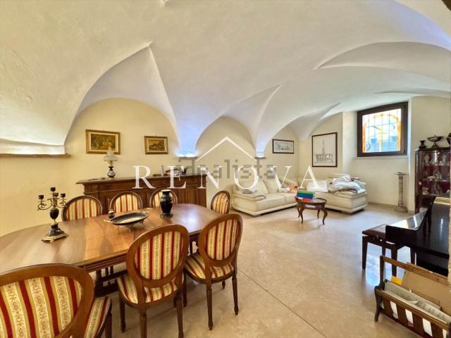 Rustici e casali in vendita di 345 m² in Via Ponte, 1000