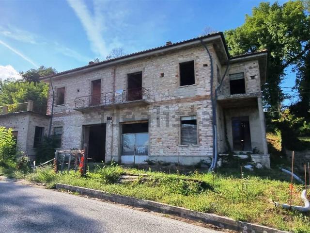 Rustici e casali in vendita di 347 m²