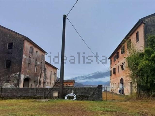 Rustici e casali in vendita di 347 m² in Via Carniei