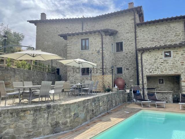 Rustici e casali in vendita di 340 m²