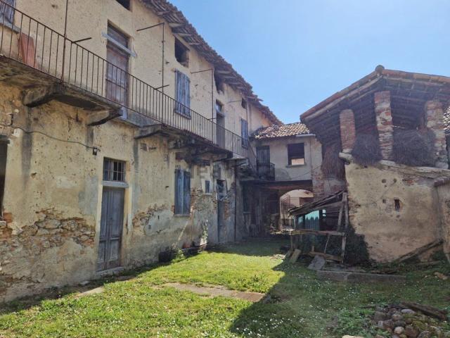 Rustici e casali in vendita di 340 m²