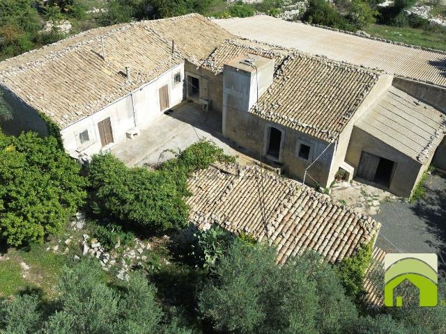 Rustici e casali in vendita di 340 m² in Contrada Mezzogregorio