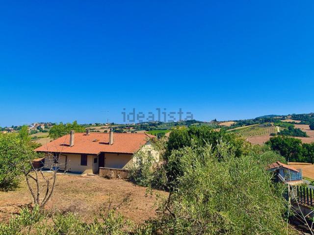 Rustici e casali in vendita di 340 m² in Frazione Ripaioli