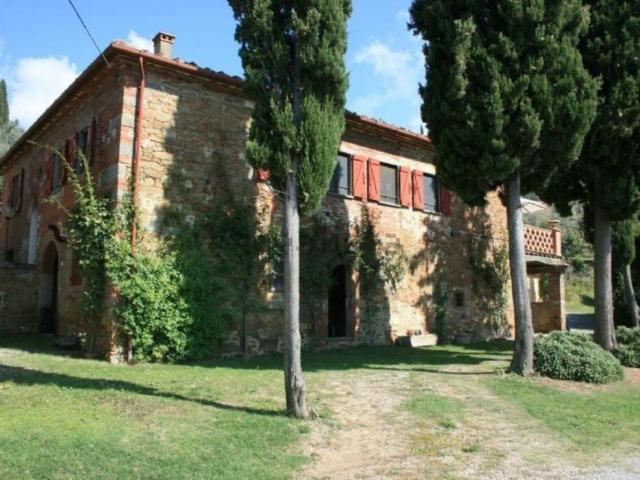 Rustici e casali in vendita di 340 m² in Località Cozzano
