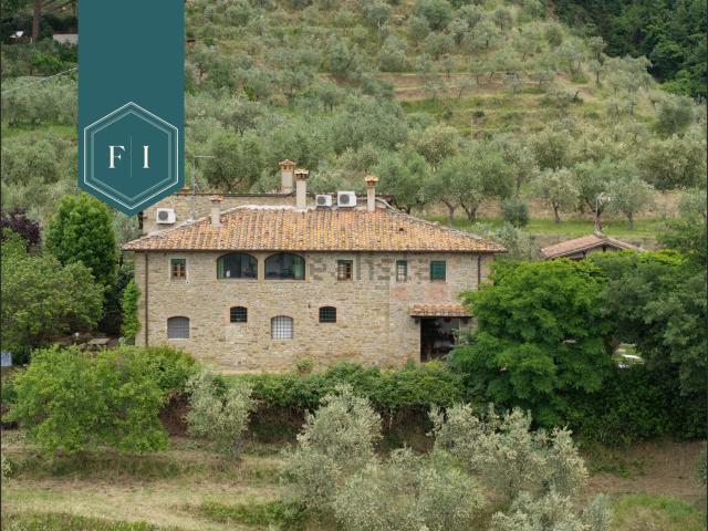 Rustici e casali in vendita di 340 m² in Località Lottizzazione Mandri