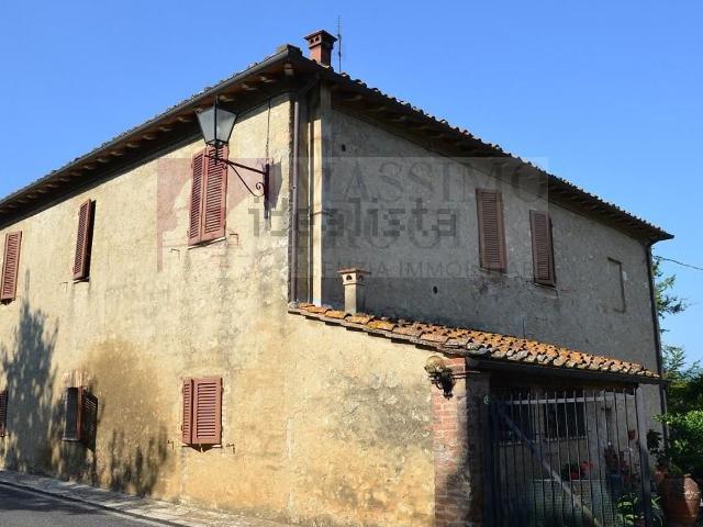 Rustici e casali in vendita di 340 m² in Strada di Pian del Lago