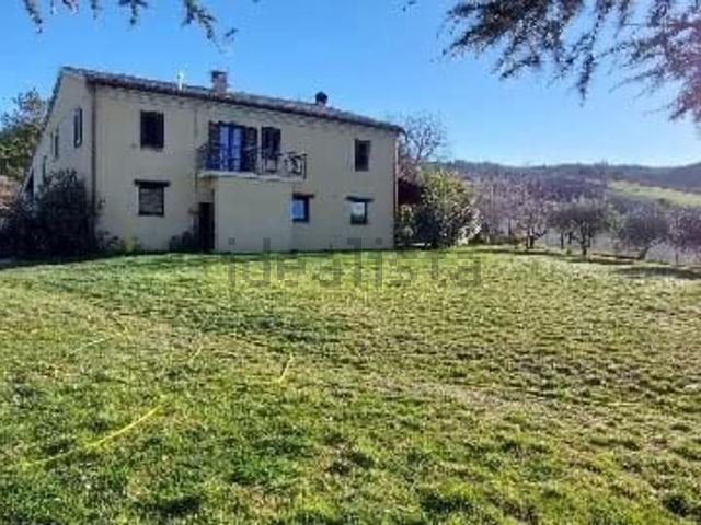 Rustici e casali in vendita di 340 m² in Strada Provinciale delle Cesane, 107