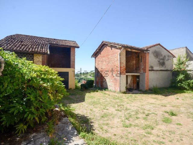 Rustici e casali in vendita di 340 m² in Piazza Generale Gherzi