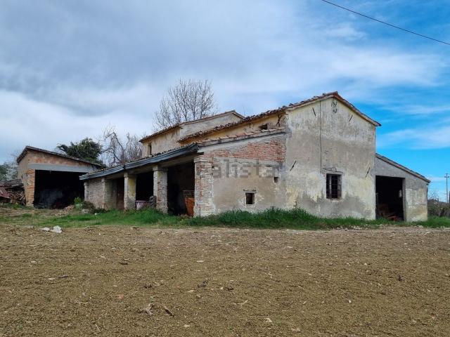 Rustici e casali in vendita di 340 m² in Via Mazzacavallo